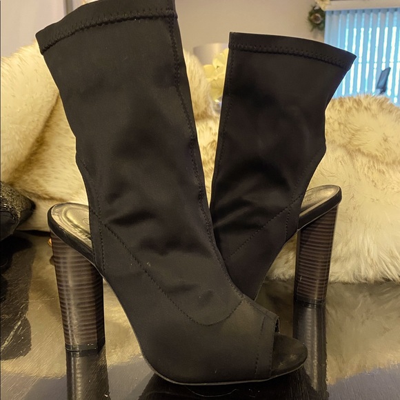 Stretch booties design,peep toes , high heels .. - Picture 4 of 9